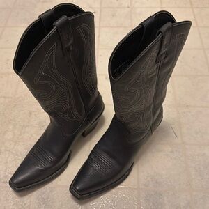 Women’s Ariat Heritage Western Boots, Black Leather, Size 8.  Style 10011952